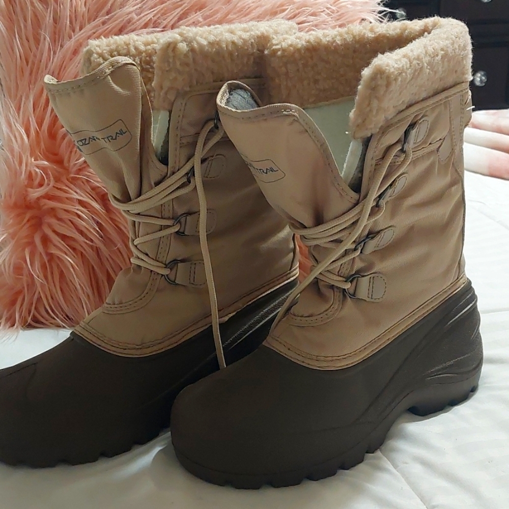 Ozark Trail Womens Casual Low Heel Rubber Bottom Lace Up Winter Boots